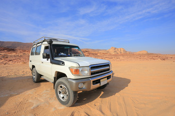 Fototapeta na wymiar Off road Jeep safari 4x4 in the desert