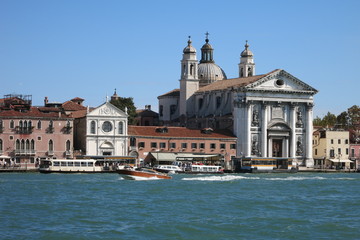 Fototapeta na wymiar Морская жизнь Венеции