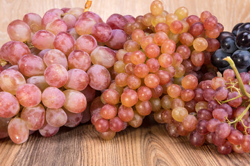 Pink dessert grapes from Central Asia