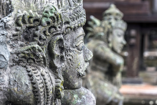 Steinfigur im Hindutempel Pura Luhur Batukaru