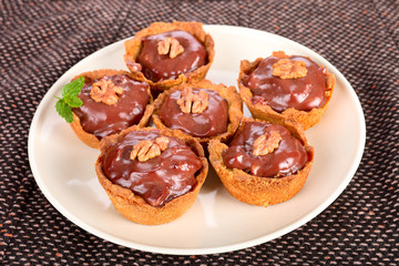 Schokoladentörtchen mit Walnuss