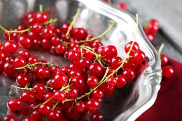 Fresh red currants in bowl close up