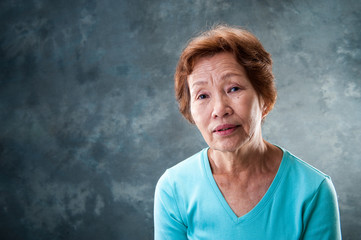 高齢者の日本人女性