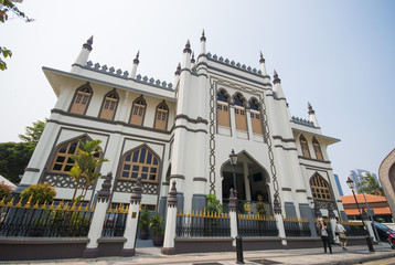 Fototapeta na wymiar SINGAPORE, OCTOBER 12, 2015: Sultan Mosque is the largest religi