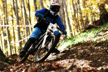 Naklejka premium Biking as extreme and fun sport. Downhill biking.