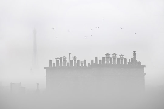 brume paris tour eiffel cheminée triste gris grisaille parisien