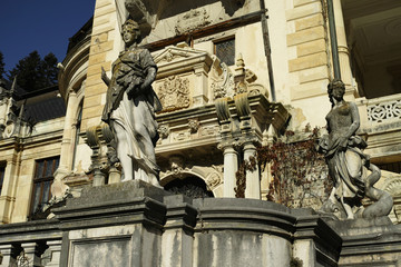 Obraz premium Statues At Peles Castle
