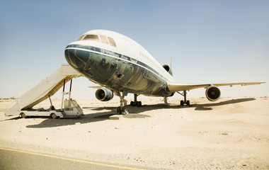 Old, superannuated aircraft in desert - obrazy, fototapety, plakaty