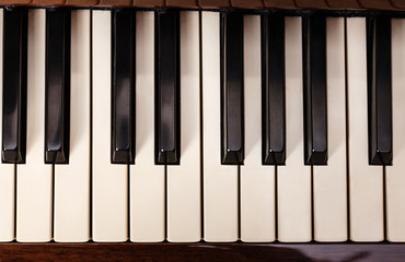 Naklejka premium close-up of piano keys