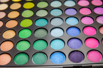 Eye shadow make-up palette