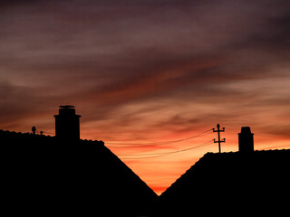 Obraz premium Sonnenuntergang über Dächern