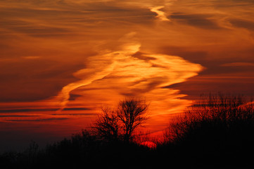 Obraz premium Zachód słońca, chmury