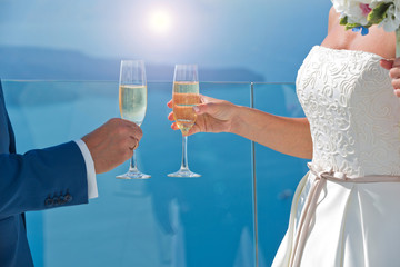 Wedding couple with champagne glasses