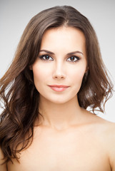 Naklejka premium Portrait of beautiful woman, on grey
