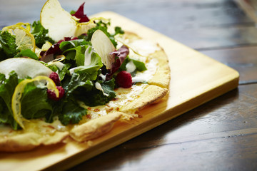 サラダピザ