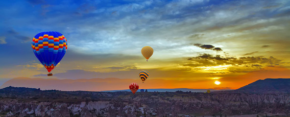 Hot air balloons sunset discovery