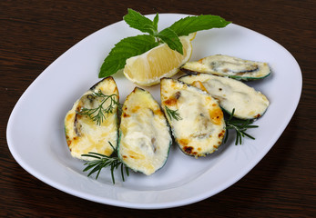 Mussels backed in cream sauce