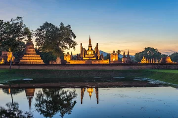 Foto op Plexiglas sunset at Sukothai Historical Park - Thailand © Noppasinw