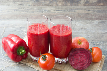 Red detox with beetroot, pepper,apple and tomato