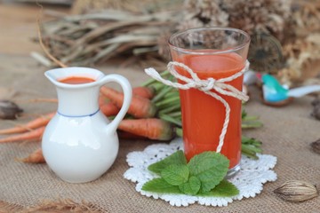 Fresh squeezed carrot juice and fresh carrots.