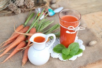 Fresh squeezed carrot juice and fresh carrots.