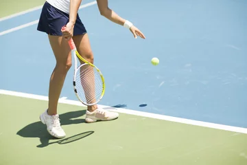 Foto auf Alu-Dibond Young woman playing tennis © BGStock72