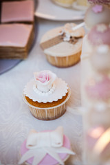 Fototapeta na wymiar Wedding cupcakes