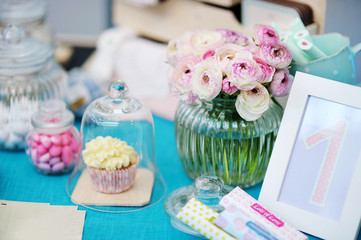 Fototapeta na wymiar Fancy blue and pink table set