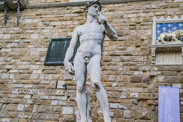 statua 
