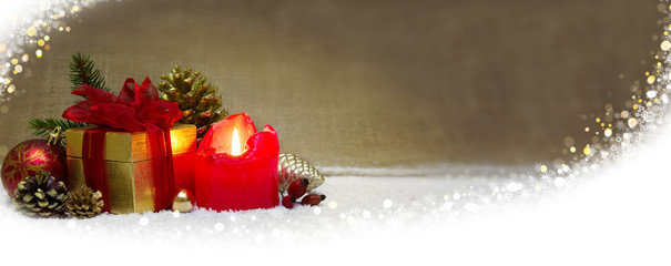 Fototapeta na wymiar Advent candle and snow.