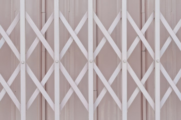 Pink metal grille sliding door with aluminium handle