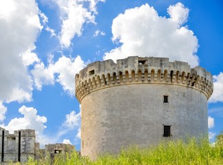 Fototapeta na wymiar rovine of medieval old tower of castle under blue sky with cloud