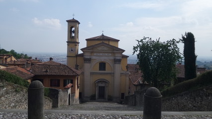 Fototapeta na wymiar Chiesa in Bergamo