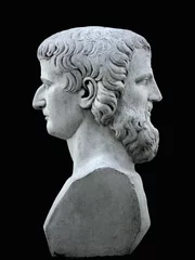 Photo sur Plexiglas Monument historique Sculpture de Janus sur fond noir. Buste en marbre du dieu mythologique du Jardin d& 39 été de Saint-Pétersbourg