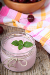 Obraz na płótnie Canvas Cherry yogurt and cherry