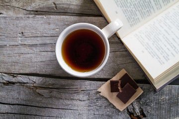Lifestyle - thé chocolat et livre