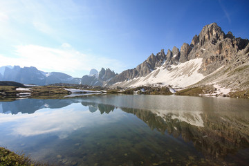 Fototapeta na wymiar lago dei Piani, presso il rifugio Locatelli (Dolomiti di Sesto)
