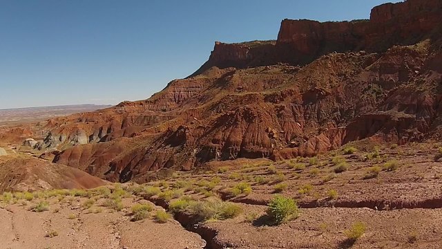  CLAY HILLS Utah road 276 in a multicolored sandstone desert. Southern Utah, USA