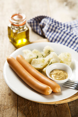 Sausages with potatoes and mustard