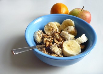 A  bowl with granola and banana