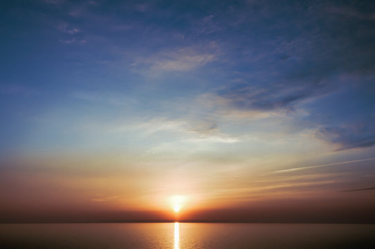 Закат солнца на Черном море. Россия, курорт Сочи