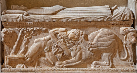 Rome - Samson s battle with the lion relief in Santa Maria Sopra Minerva 