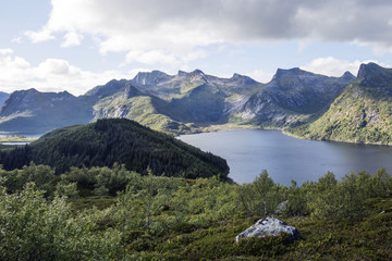 Fototapeta na wymiar Wanderung auf den Lofoten in Norwegen
