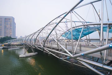 Foto op Plexiglas Helix Bridge MARINA BAY SANDS, SINGAPORE 12 OKTOBER 2015: The Helix Bridge i