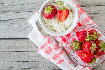 Cottage cheese with strawberry