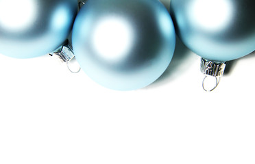 Fototapeta premium Blue christmas balls on white background