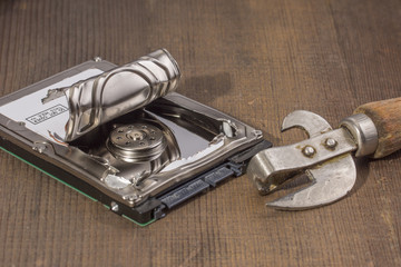 opening of the hard drive can opener