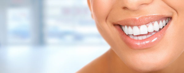 Obraz premium Piękne zęby kobiety.