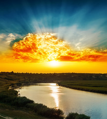 Fototapeta na wymiar golden sunset over river