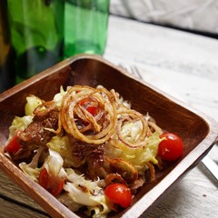 Теплый салат с говядиной